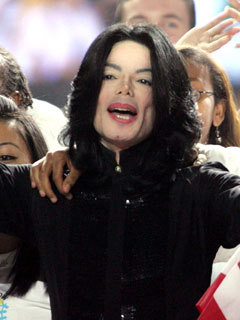 Jacko booed off stage - CelebsNow