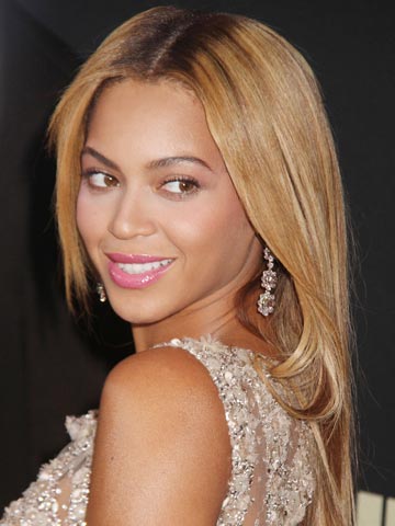 Beyonce Knowles shows off bikini body and new bob hairdo on cruise ...
Beyonce Knowles