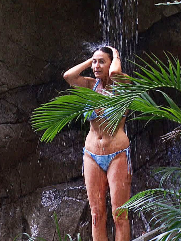 Lisa Snowdon shows off her KILLER body in I’m A Celebrity…shower! See all the best pics!