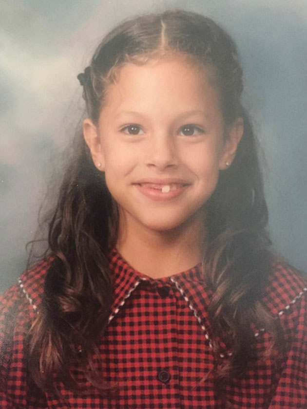You’ll NEVER guess which famous supermodel is in this throwback school photo