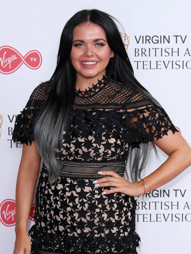 ‘Keeping it real!’ Scarlett Moffatt praised by fans after posting THIS hilarious sunbathing photo