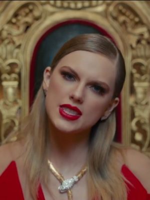 Taylor Swift: Scared that she's TOO BORING for her boyfriends