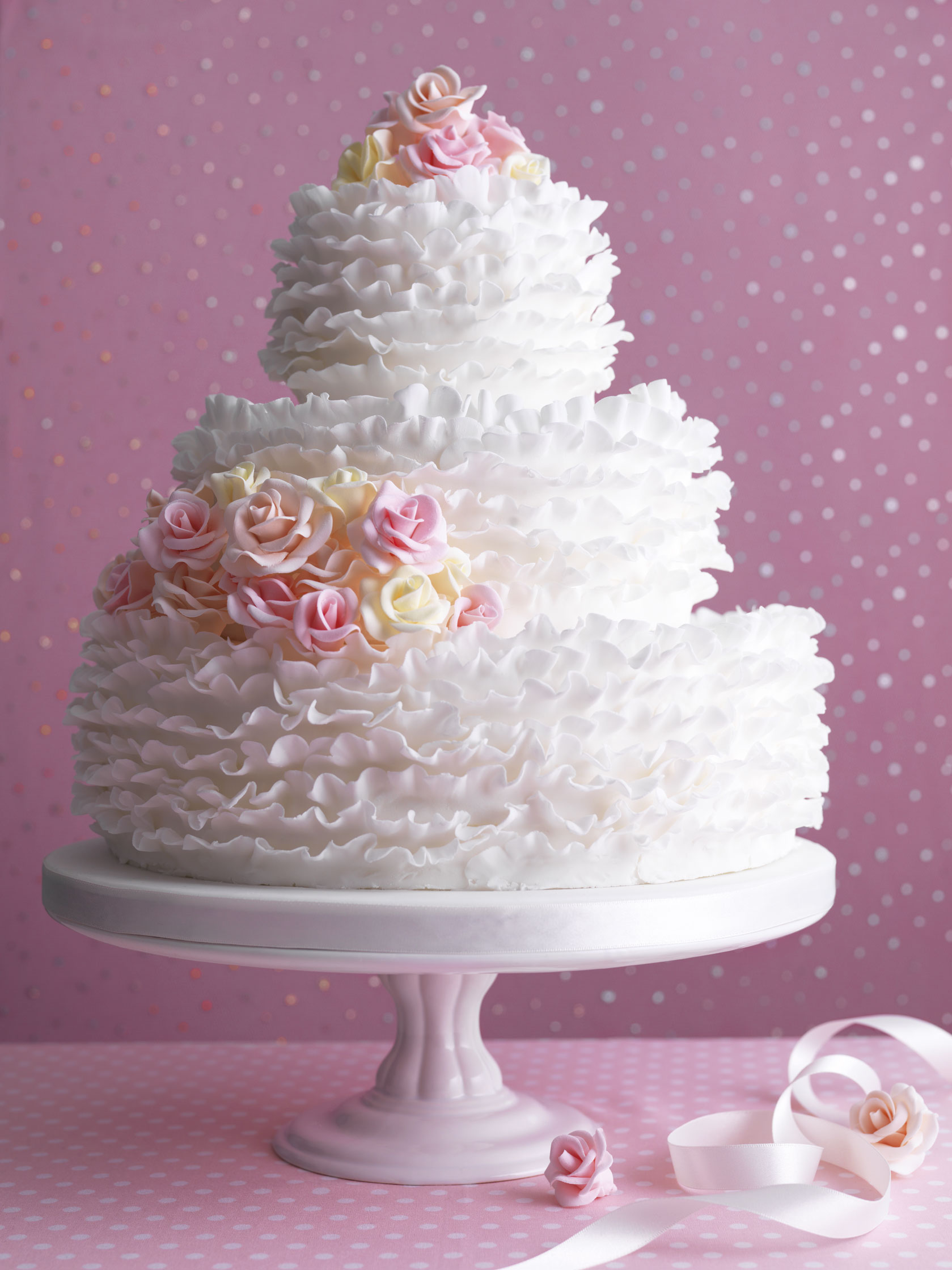 How to make a wedding cake