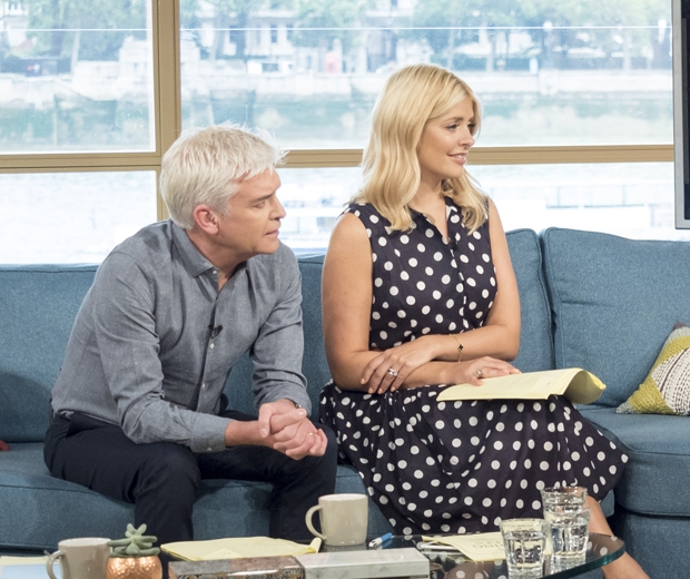 Have Holly Willoughby And Philip Schofield Fallen Out Look 