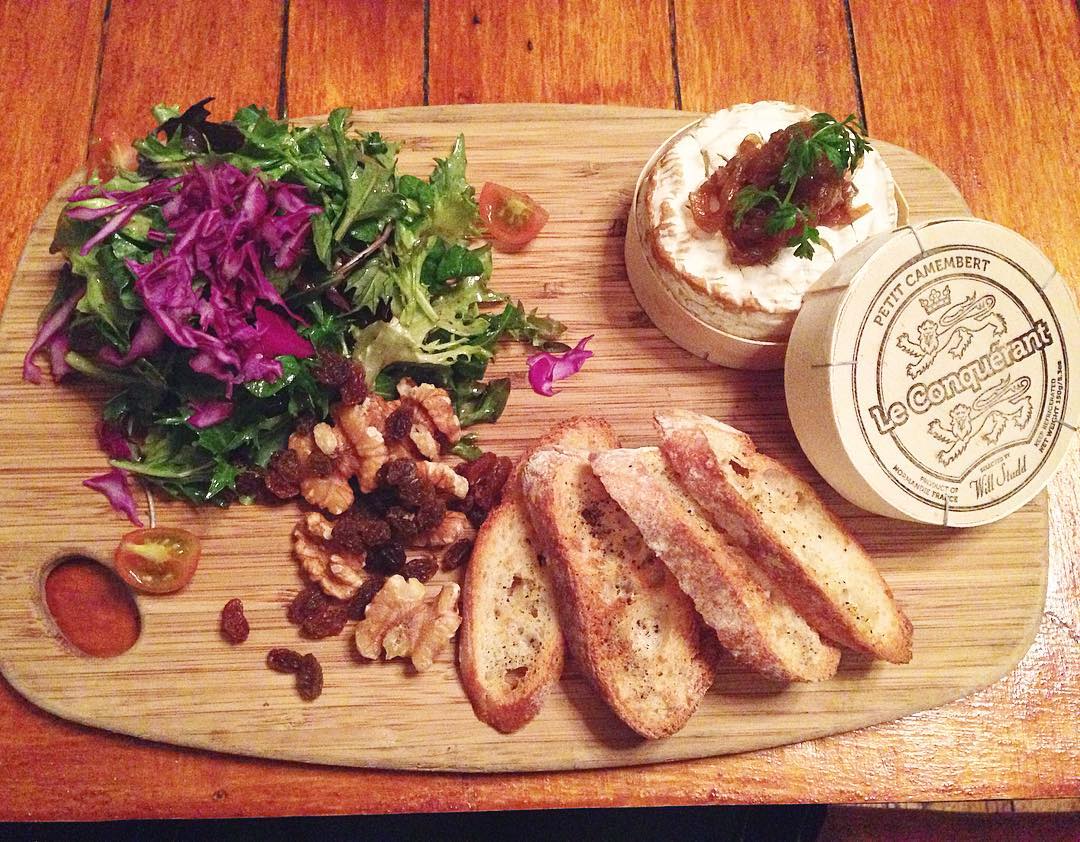 An Etiquette Expert On The Worst Foods To Eat On A Date