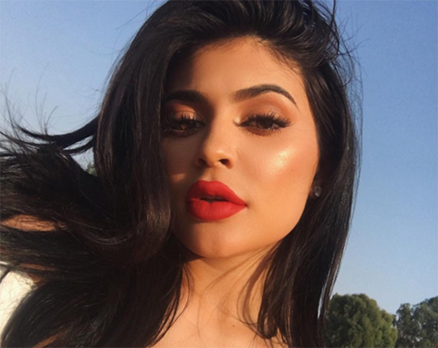 Kylie Jenner Takes To Twitter In Reply To *Those* Boob Job Claims