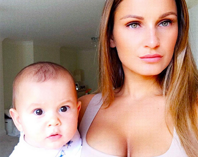 Sam Faiers’ Snapchat Has Caused A Breastfeeding Debate