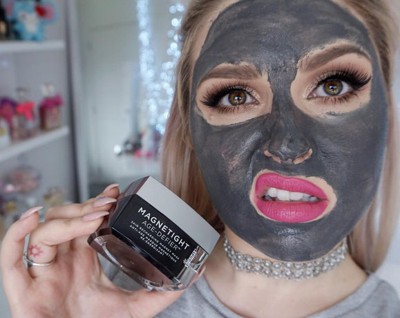 The Internet Is *Losing* It Over This Magnetic Face Mask…