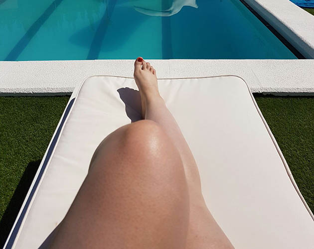 13 Pictures That *Every* Social Media Lover Posts On Holiday
