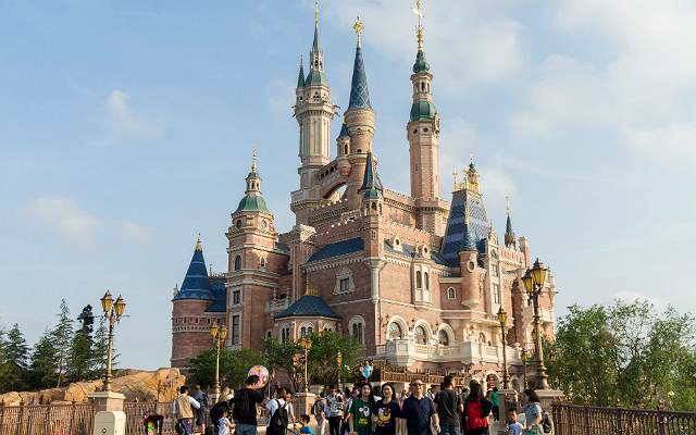 Five Things Nobody Wants You To Know About Working At Disneyland