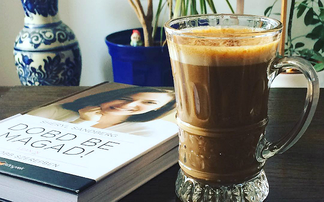 How To Easily Make Your Own *Incredible* Pumpkin Spice Lattes