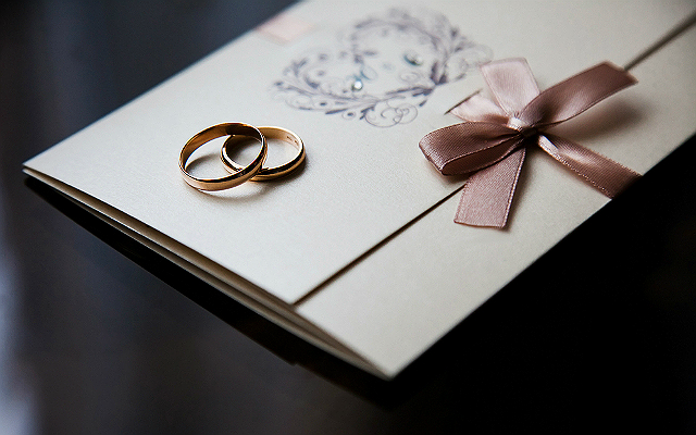 How To Decline A Wedding Invitation, According To An Etiquette Expert