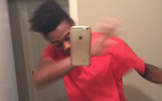 The Latest Mirror-Selfie Trend Is Causing A Lot Of Cracked Phones