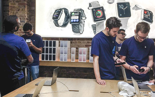 What It’s *Actually* Like Working For Apple, According To Ex-Employees