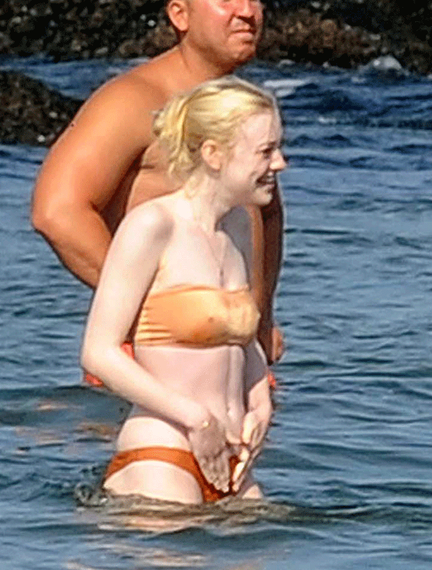 dakota-fanning-bikini-photo