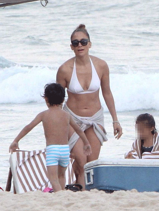 jennifer-lopez-bikini-photo