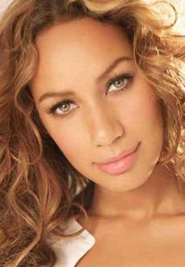 Leona Lewis in the Shunburn Campaign - Sunburn Alert! - 1