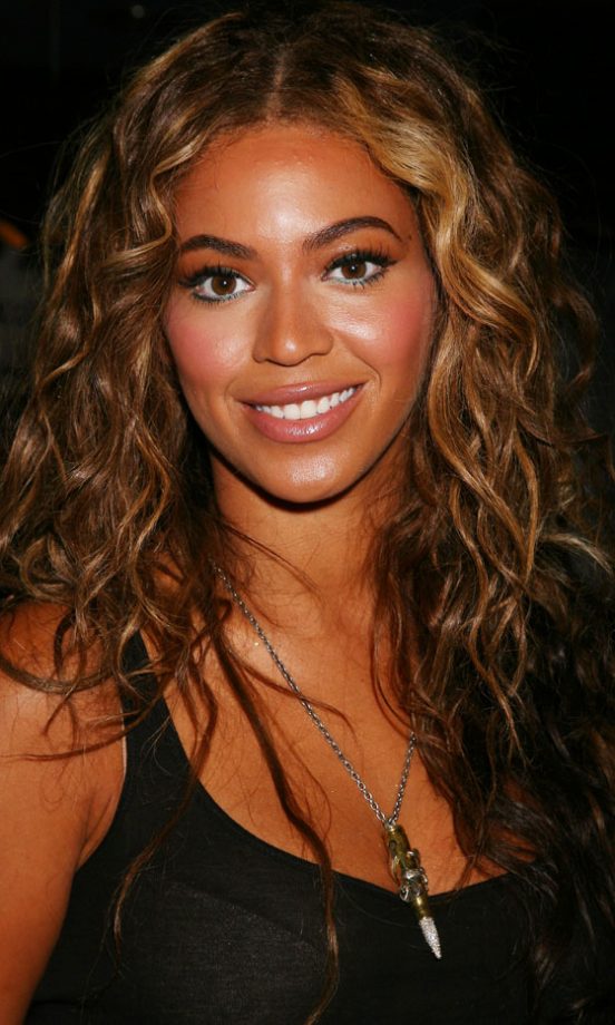 Beyonce's Ultra-Curly Layered Hairstyle, August 2009