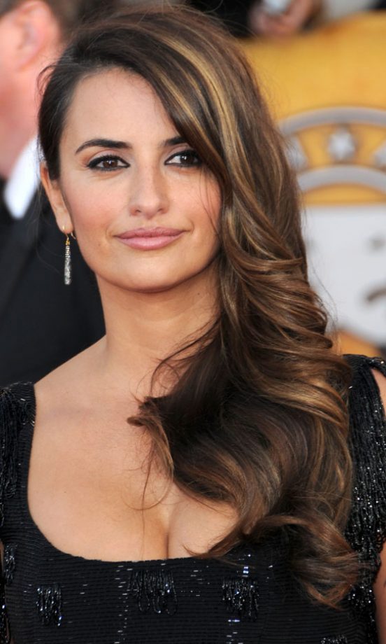 Penelope Cruz's Side-Swept Hairstyle, January 2010