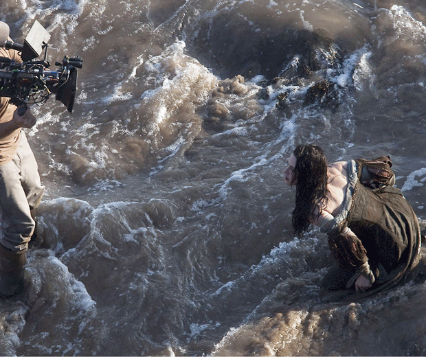 Kristen Stewart filming Snow White and the Huntsman in the sea