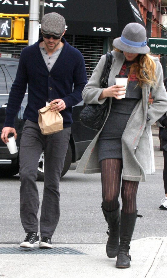 We Can See You: Blake Lively And Ryan Reynolds Try To Go Unrecognised In New York, 2011
