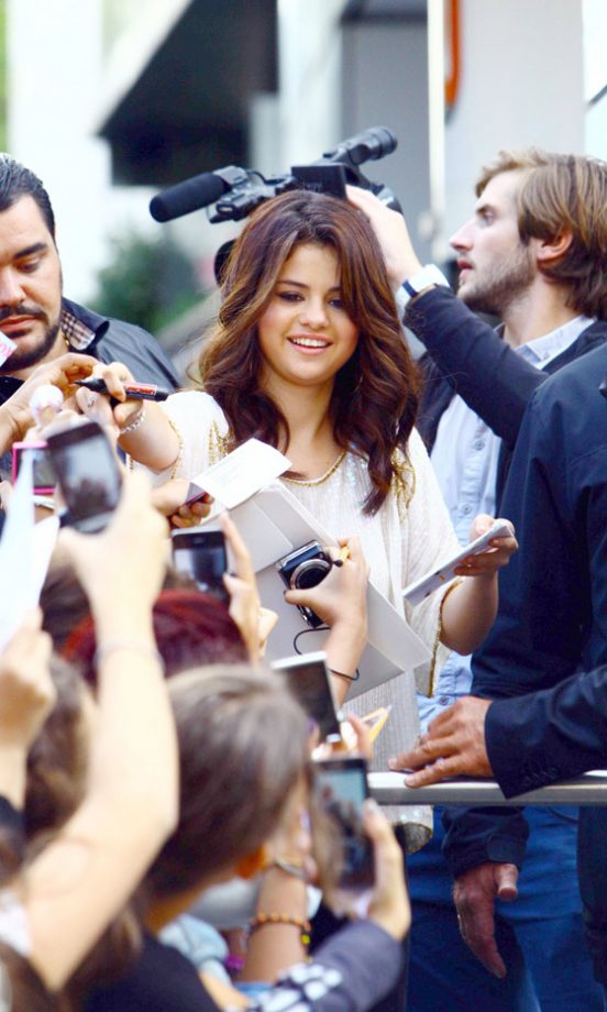 Selena Gomez Out In Paris, 2012