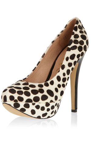 High street fashion fans will love Dorothy Perkins' one day shoe and bag sale!
