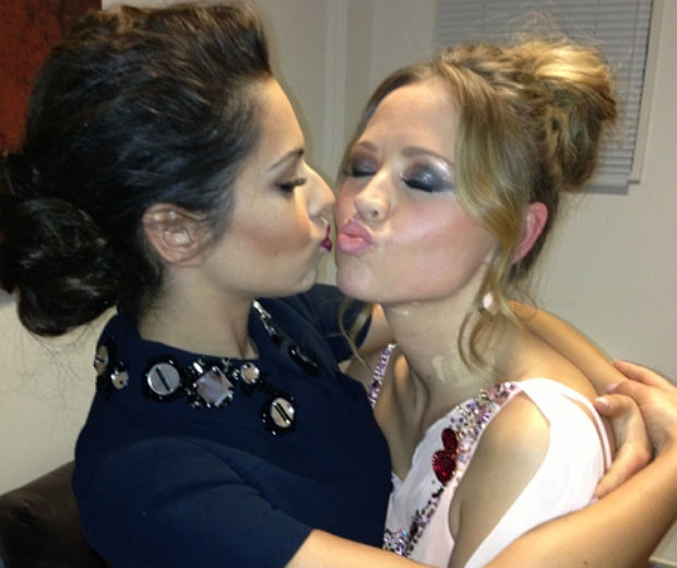 Cheryl Cole kisses Kimberley Walsh!