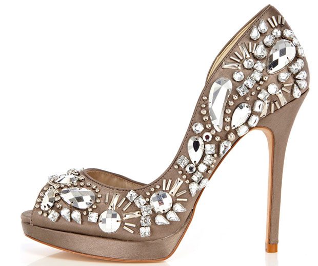 High street fashion fans will love Karen Millen's discount code for 20% off shoes and accessories now on