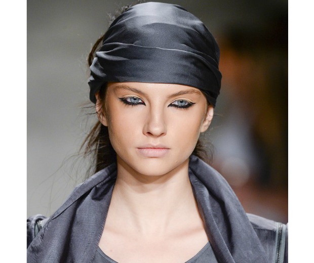 Get in on the reverse eyeliner trend and wear a feline flick on your lower lashline