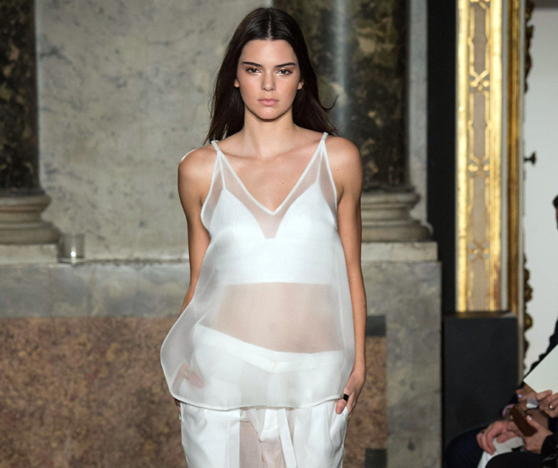 Kendall Jenner puts her killer body down to detox tea
