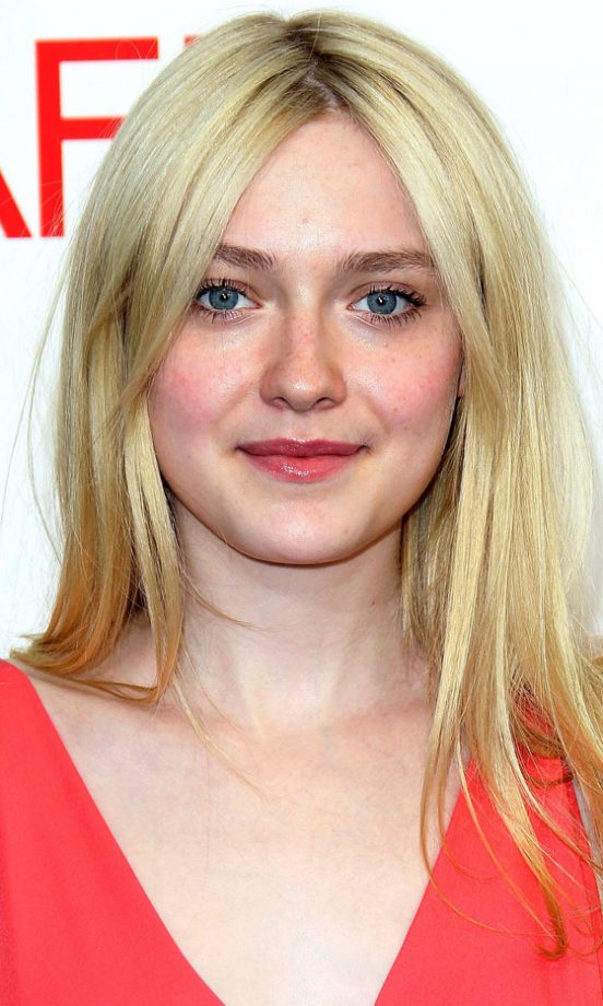 Long Haircut: Dakota Fanning's Split Fringe Is A Chic Way To Grow Out A Full Fringe, 2012