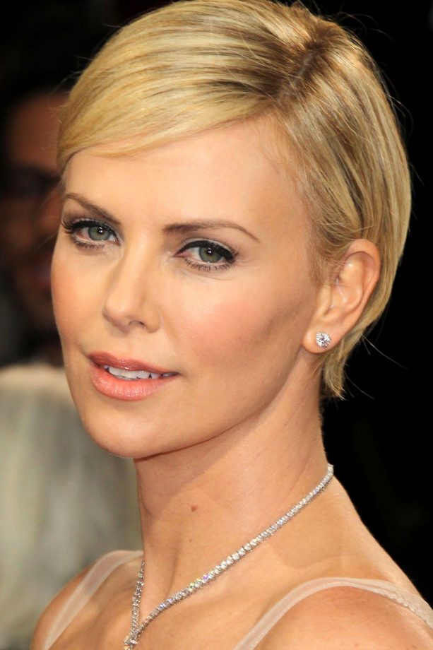 Charlize Theron Goes Glam For The Oscars, 2014
