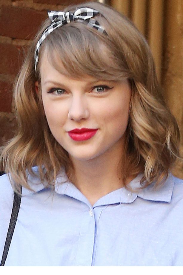Taylor Swift Works Retro Hair Bow Stepping Out In NY, 2014