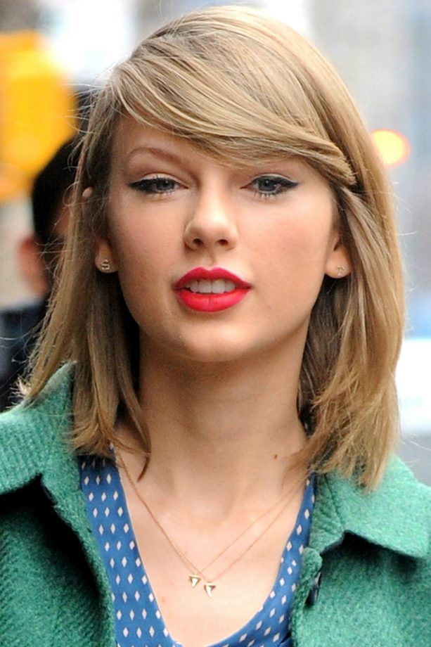 Taylor Swift Teases Her Side Fringe Into A Cool Sweep Out In New York, 2014