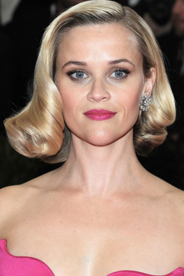 Reese Witherspoon Curls Her Bob For The Met Ball, 2014