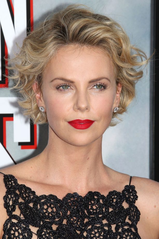 Charlize Theron Does Tight Curls At The 'A Million Ways To Die In The West' LA Premiere, 2014