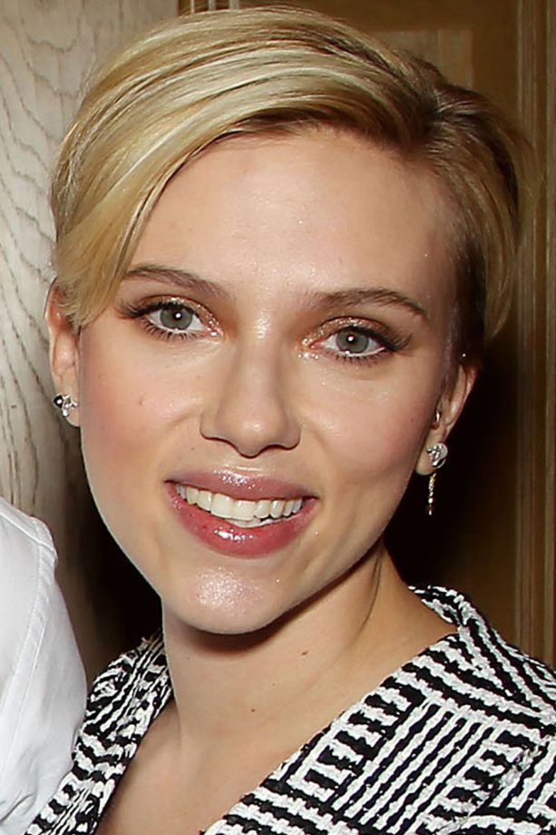 Scarlett Johansson Flaunts Her New Cropped Hairstyle At 'The Theory Of Everything' New York Screening, 2014