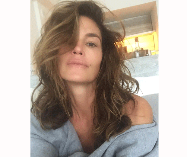 Cindy Crawford proves she's totally happy with her natural look (well, who wouldn't be?)