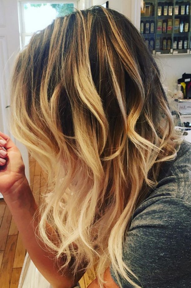 Kaley Cuoco Trades In Her Bob For Long Hair Extensions (But They Look Totally Natural), 2016