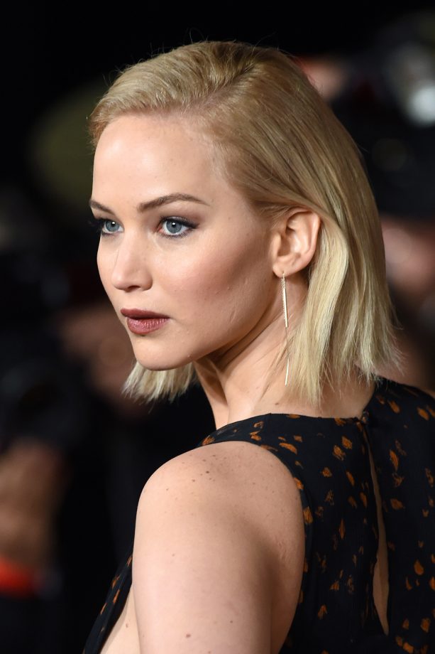 Jennifer Lawrence Shows Off Her Lob At The Mockingjay Part 2 Premier, 2015