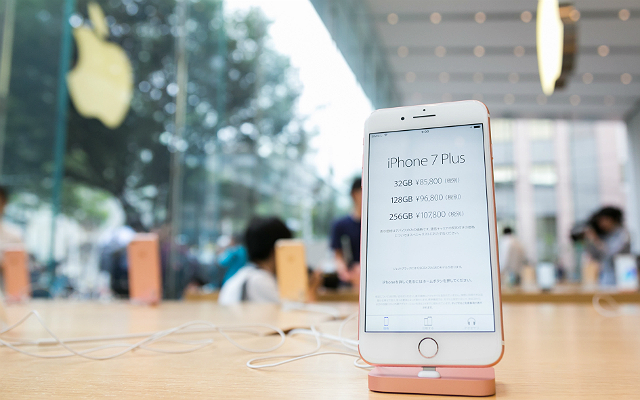 A Guy Has Changed His Name To Iphone 7 Because This Year Is Weird