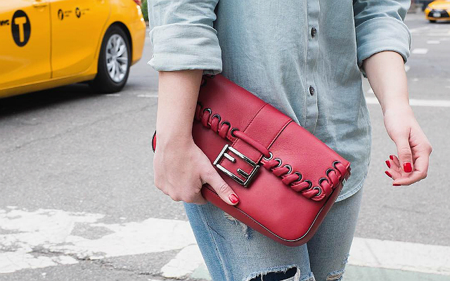 We Love This Smart Purse That Automatically Sorts Your Notes From Coins
