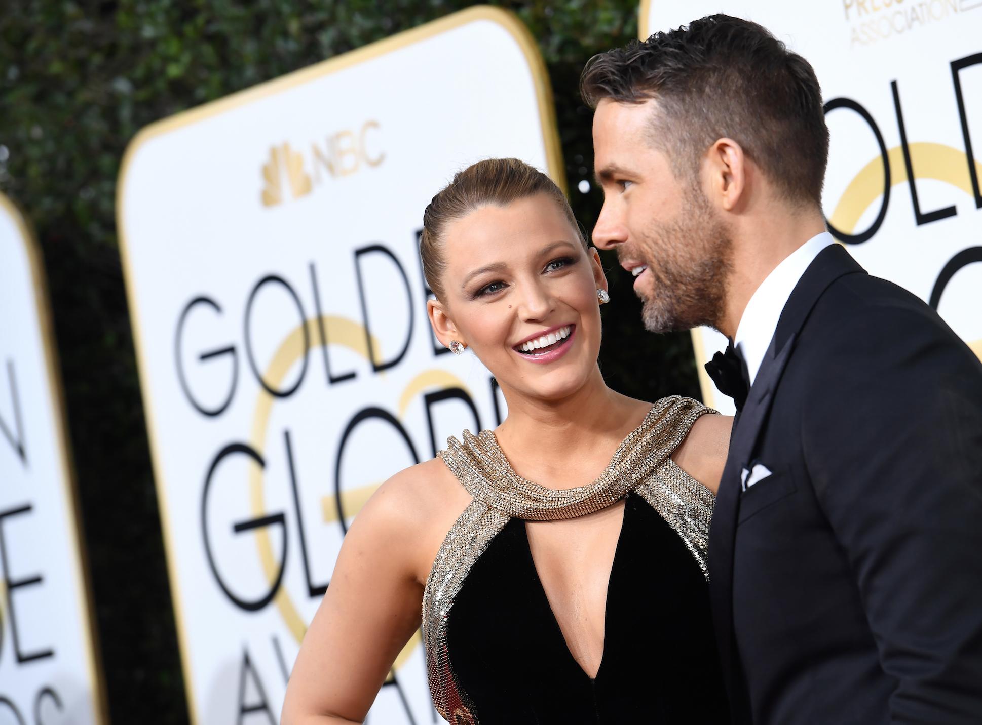 Blake Lively And Ryan Reynolds Were Adorable On The Golden Globes Red Carpet