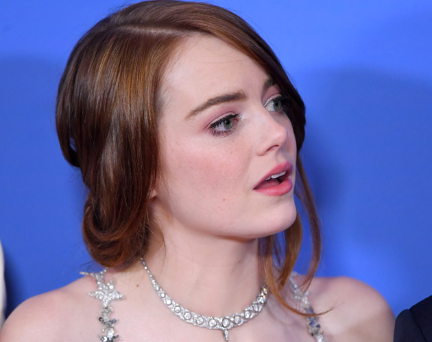 Emma Stone Reacts To Andrew Garfield’s Steamy Golden Globes Smooch