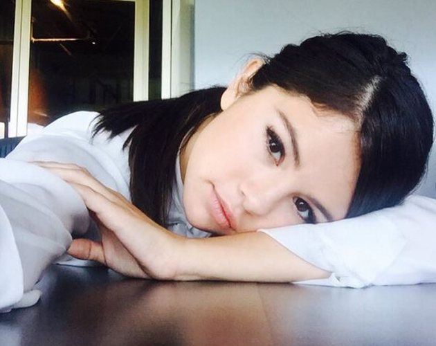 Selena Gomez Ends Up The Third Wheel At Her Super Bowl Party