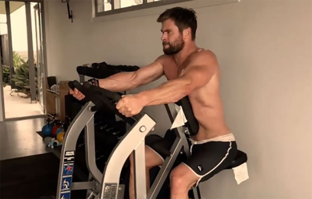 Chris Hemsworth’s Shirtless Workout Is Giving Us Gym Inspo