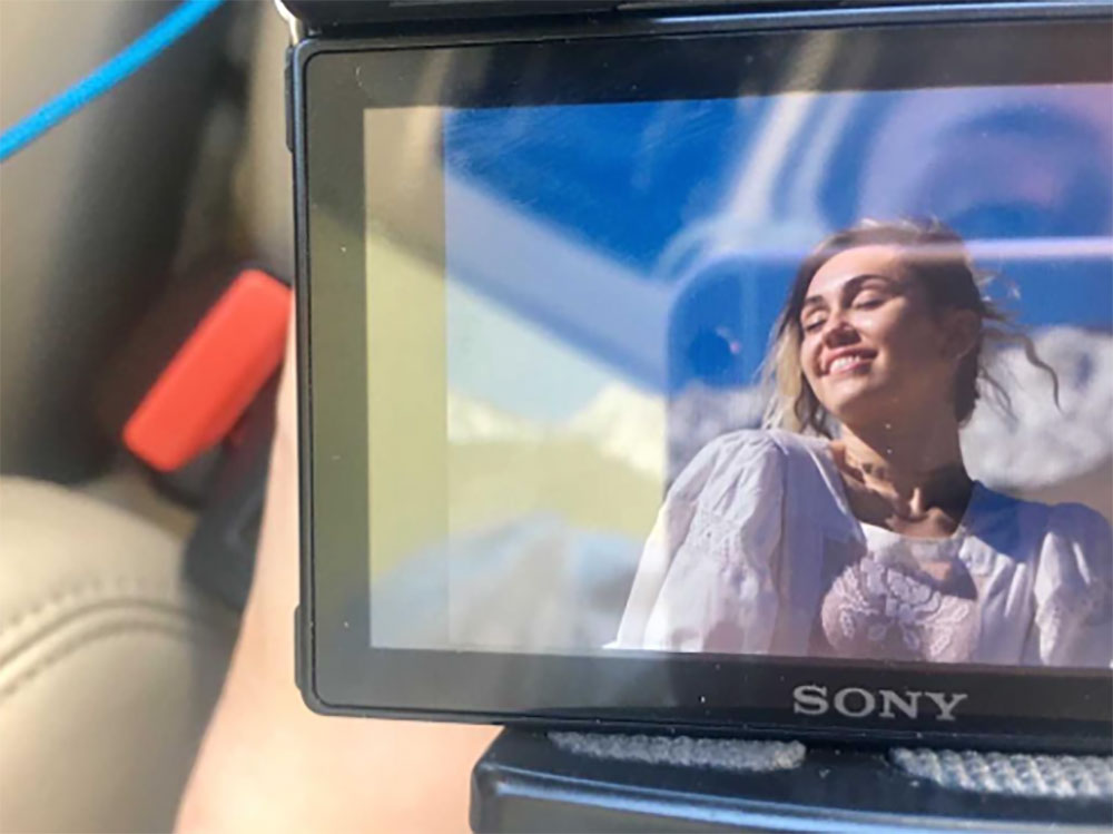 OMG Does *This* Prove Miley Cyrus And Liam Hemsworth Are Married?