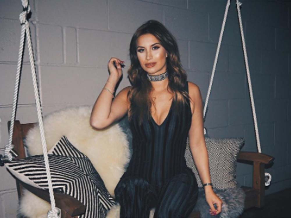 Ferne McCann’s Friends Had ‘No Idea’ She Was Pregnant And Are ‘Worried’