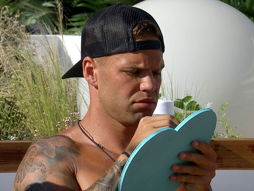 Apparently, Love Island Cut This Telling Scene Between Jess And Dom